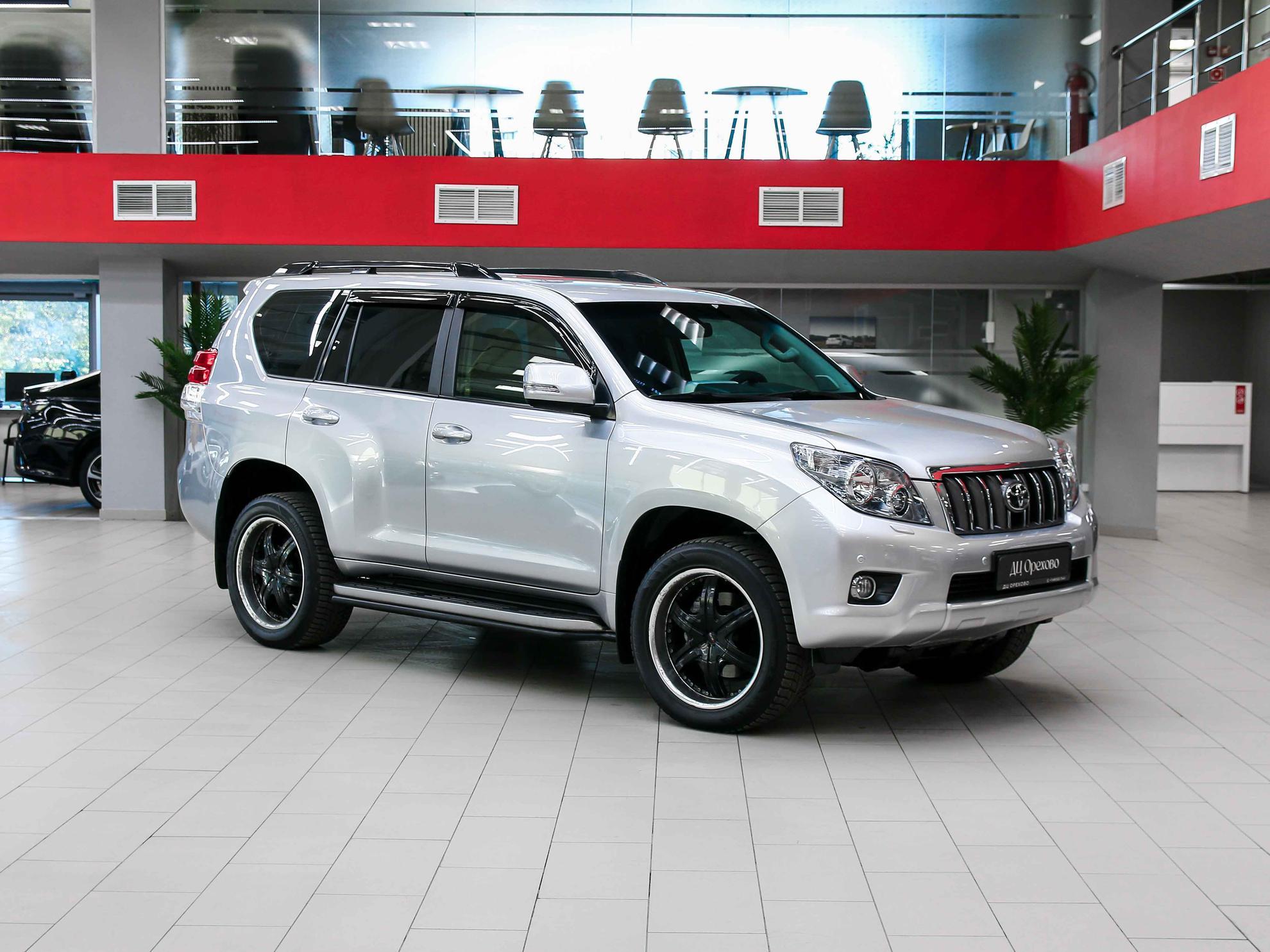 Toyota Land Cruiser Prado 2011, серебряный, ДЦ Орехово