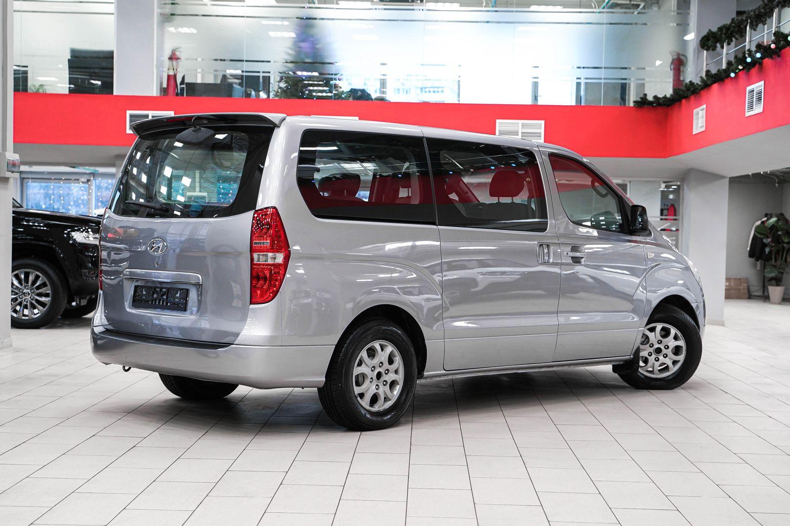 Hyundai Grand Starex 2011, серый, ДЦ Орехово