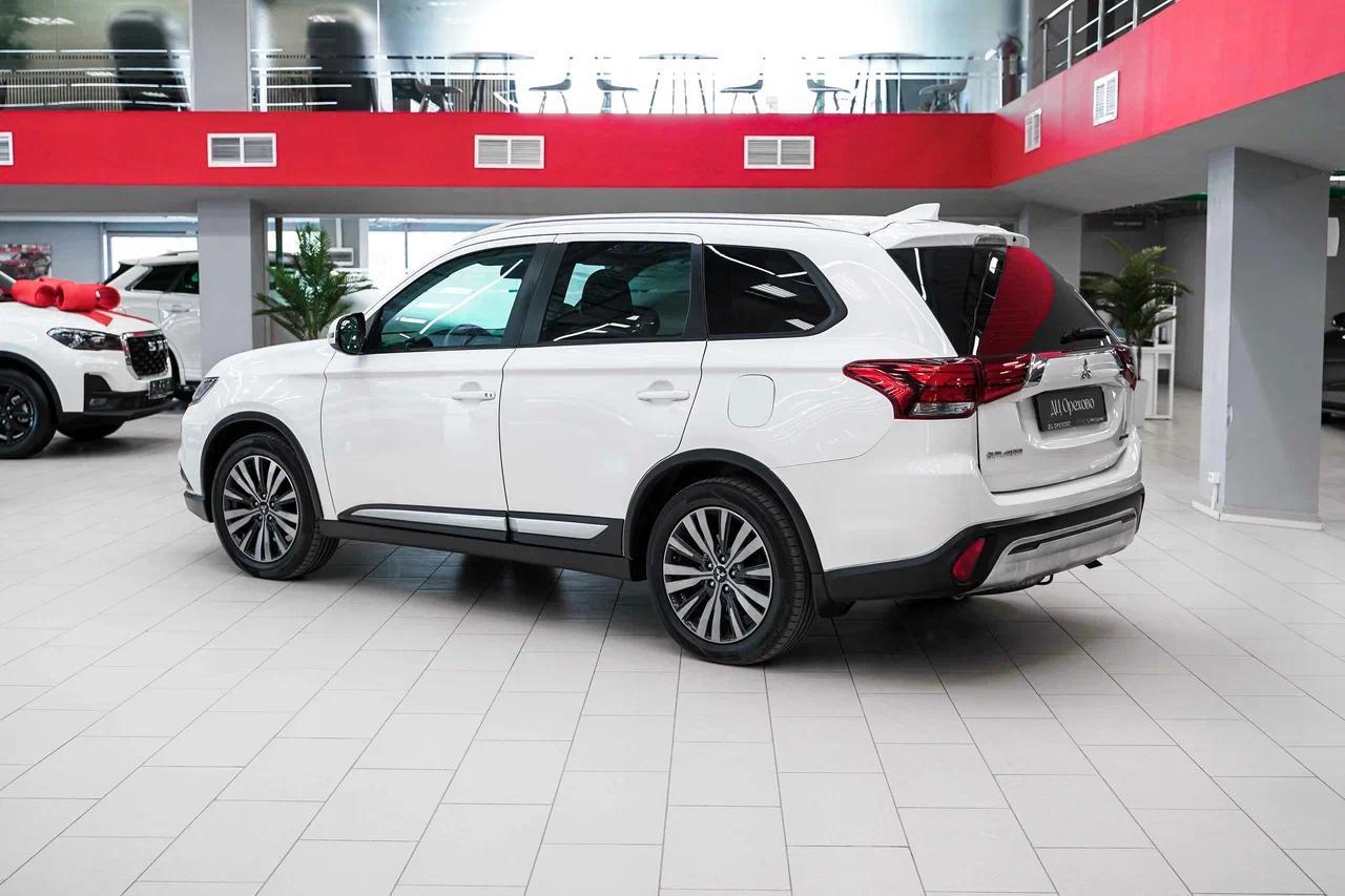 Mitsubishi Outlander 2020, белый, ДЦ Орехово