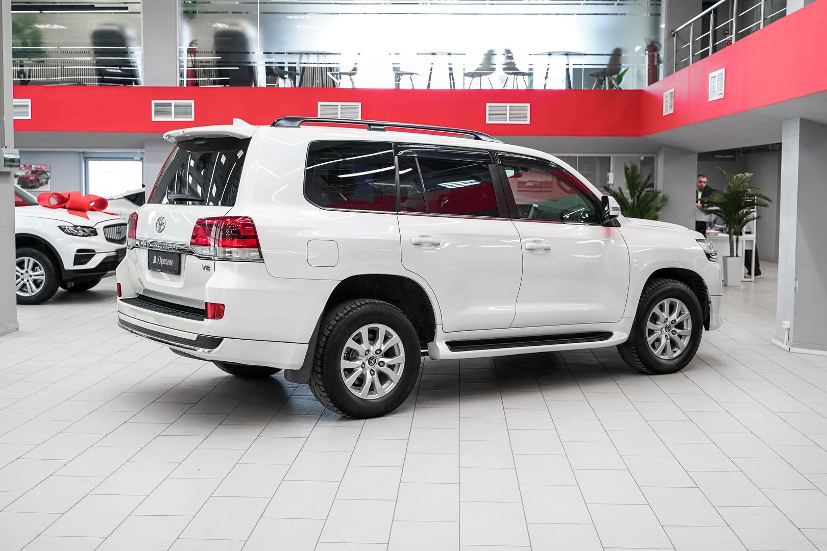 Toyota Land Cruiser 2018, белый, ДЦ Орехово