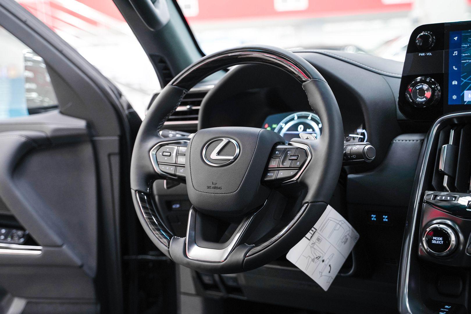 Lexus LX 2024, черный, ДЦ Орехово