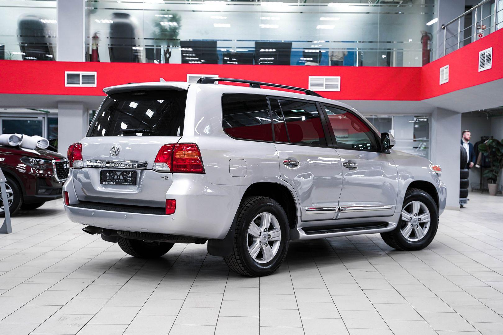 Toyota Land Cruiser 2013, серебряный, ДЦ Орехово