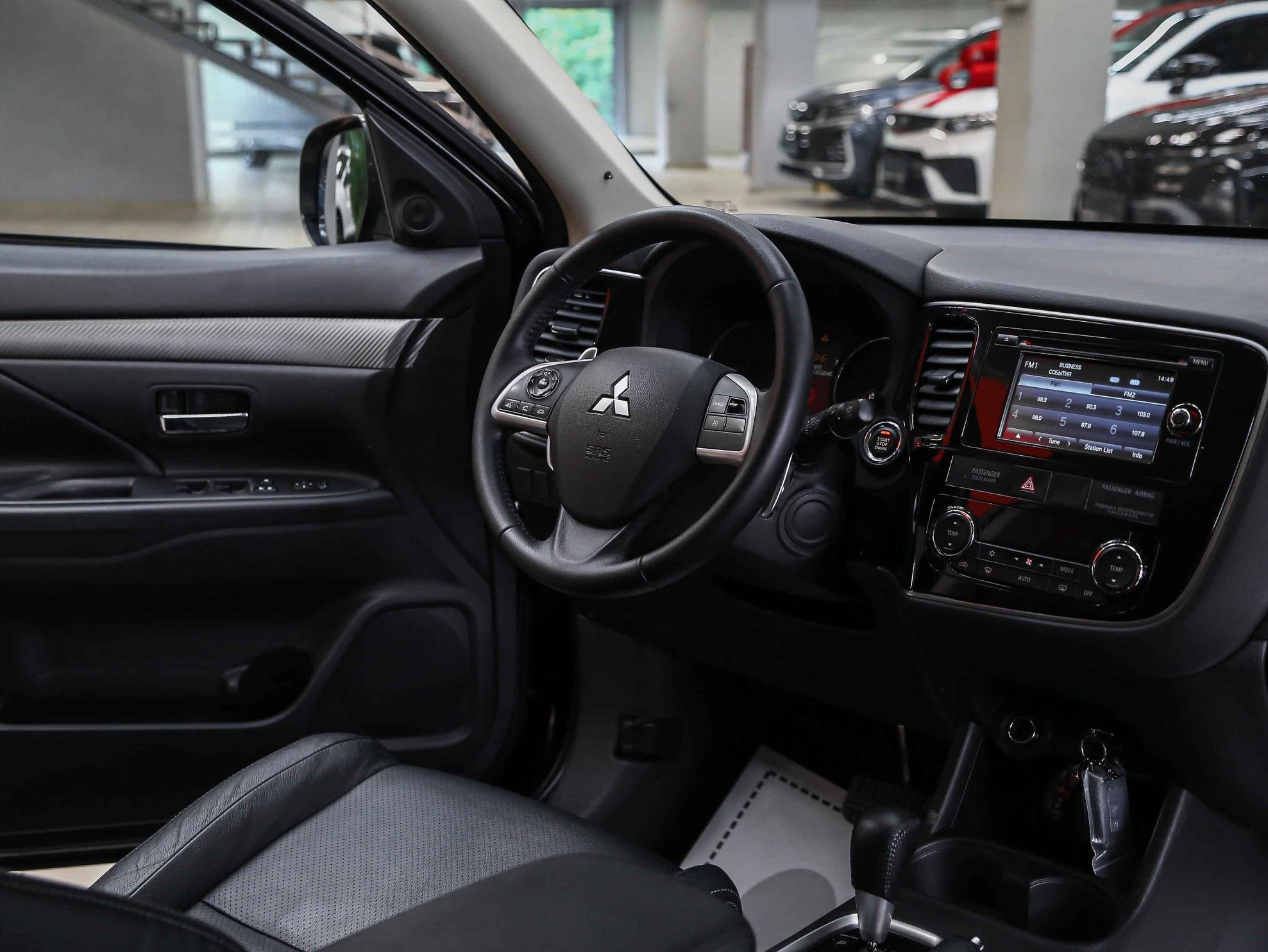 Mitsubishi Outlander 2013, черный, ДЦ Орехово