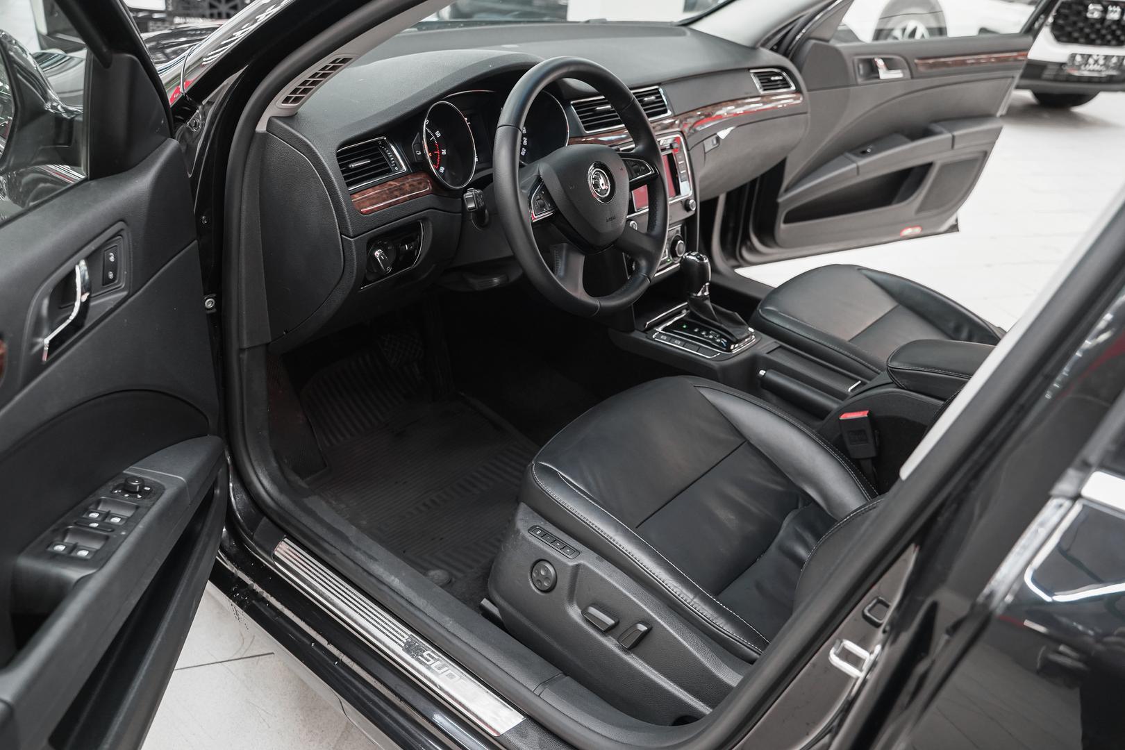 Skoda Superb 2014, черный, ДЦ Орехово
