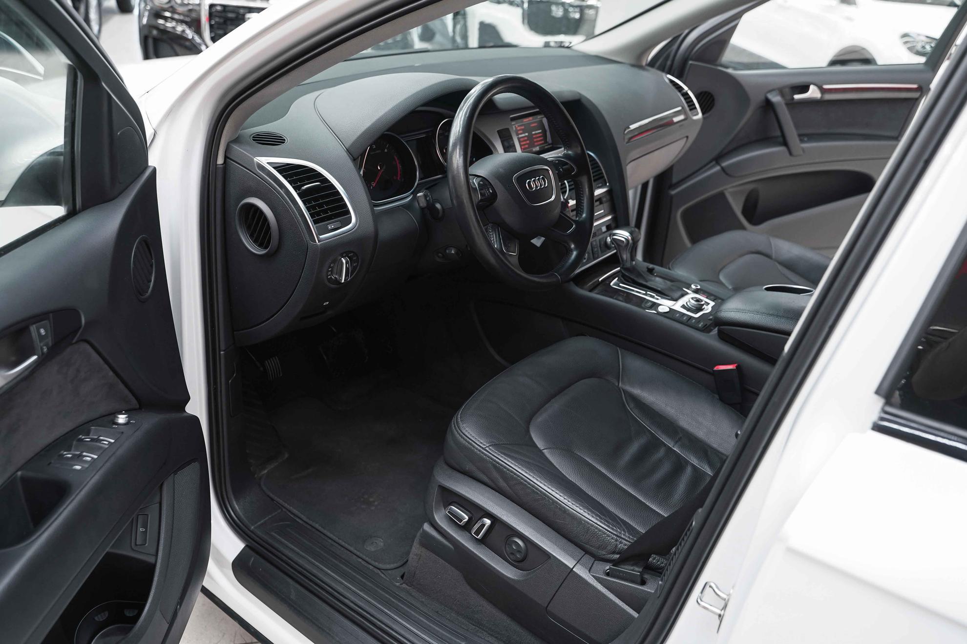 Audi Q7 2012, белый, ДЦ Орехово