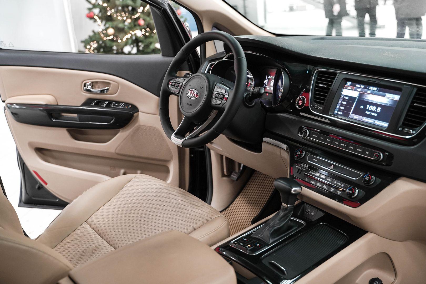Kia Carnival 2017, черный, ДЦ Орехово