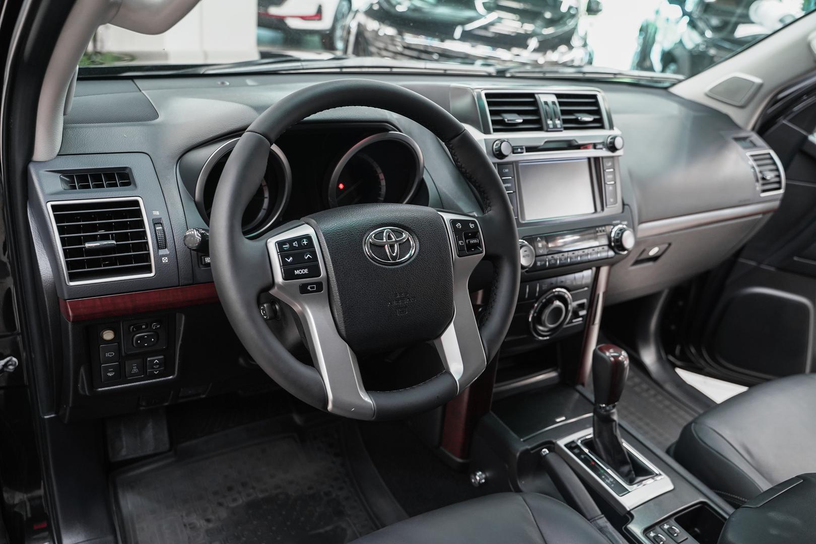 Toyota Land Cruiser Prado 2014, черный, ДЦ Орехово