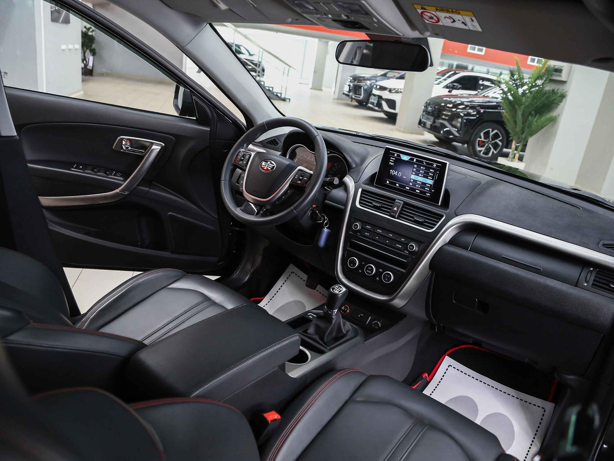 FAW Besturn X80 2018, черный, ДЦ Орехово