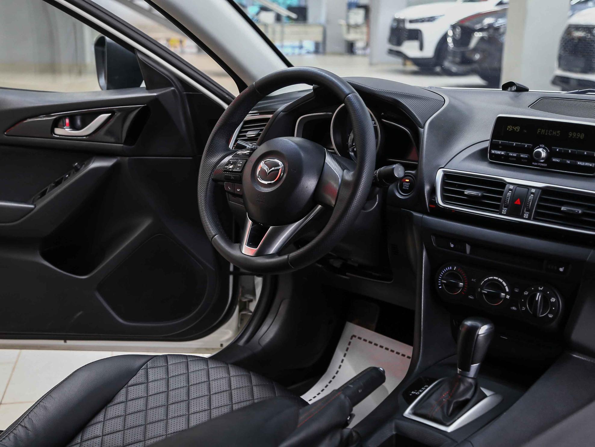 Mazda 3 2014, белый, ДЦ Орехово
