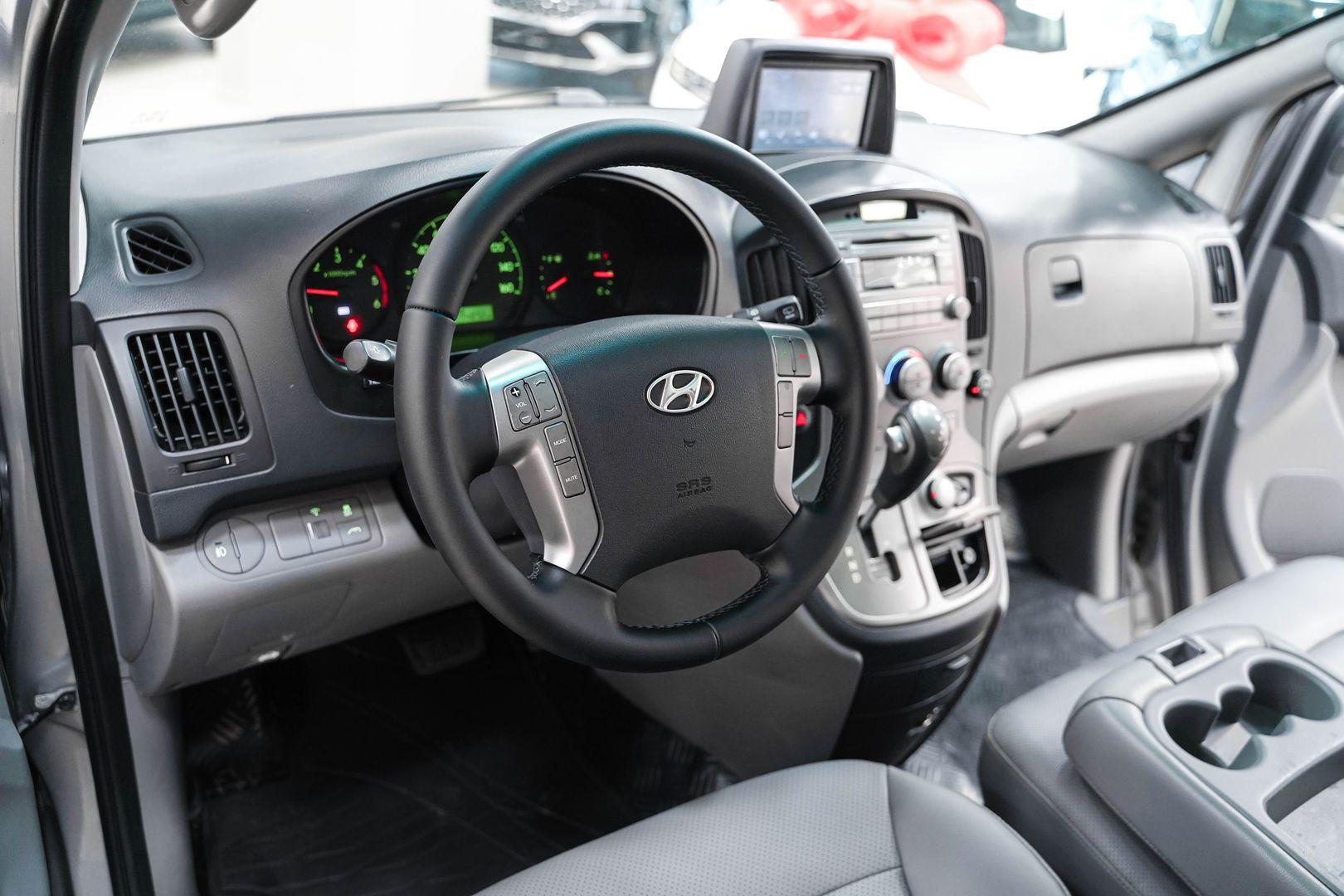 Hyundai Grand Starex 2014, серый, ДЦ Орехово