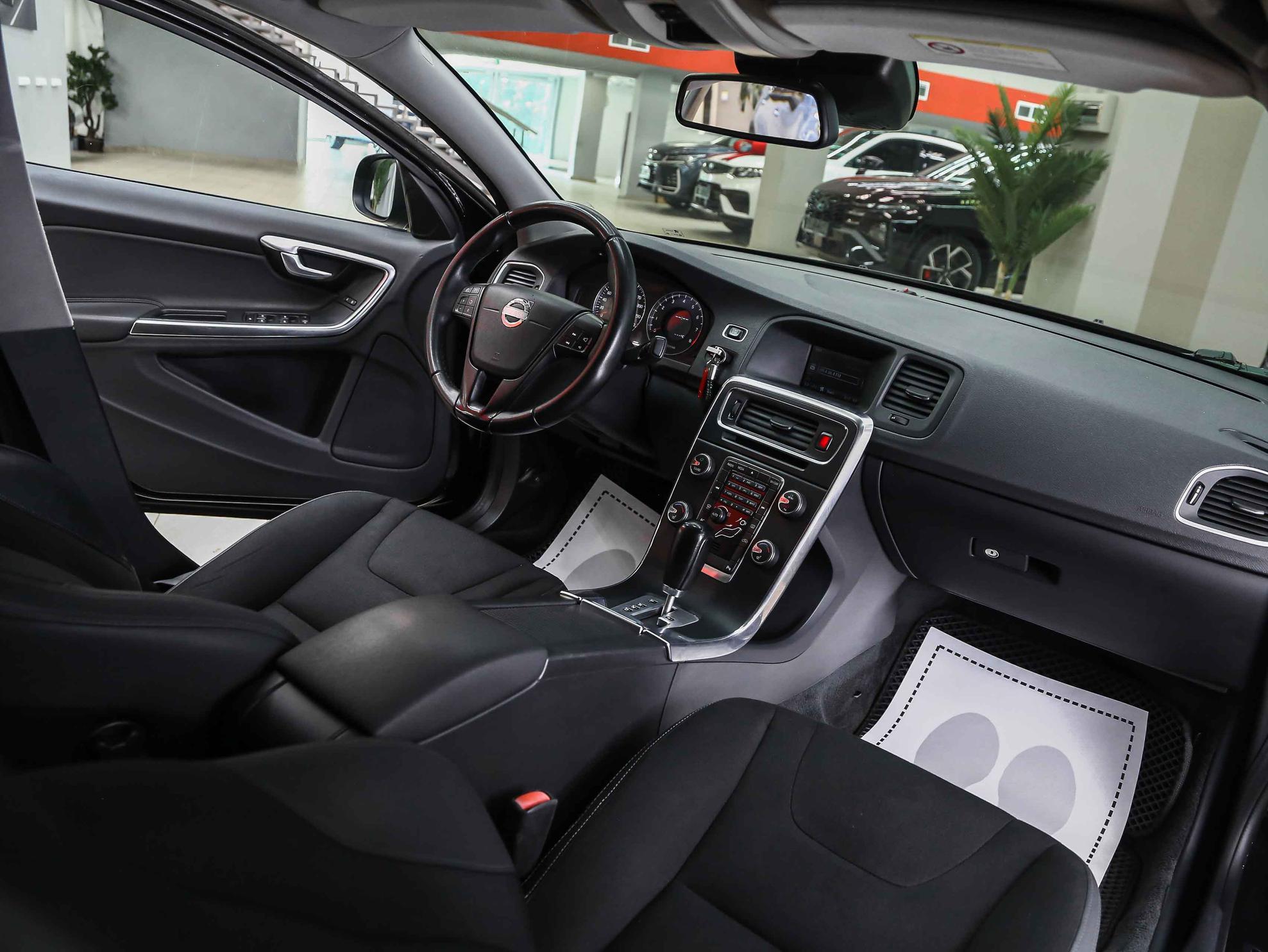 Volvo S60 2010, черный, ДЦ Орехово