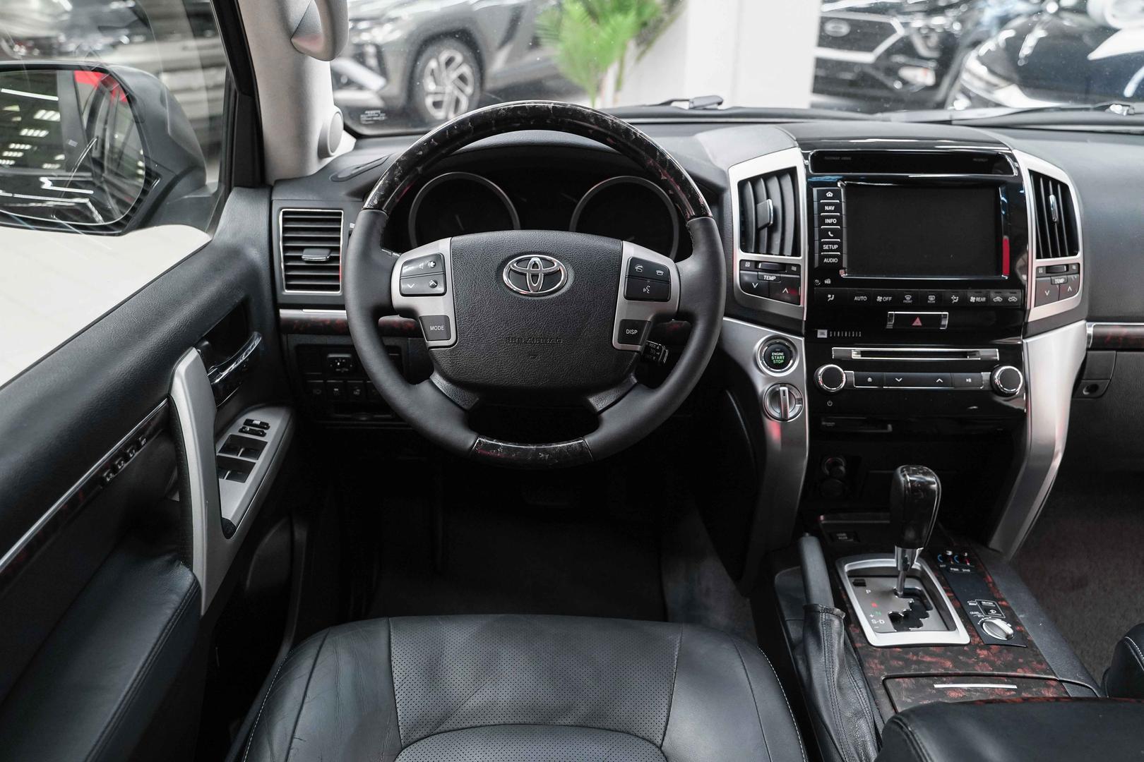 Toyota Land Cruiser 2012, черный, ДЦ Орехово