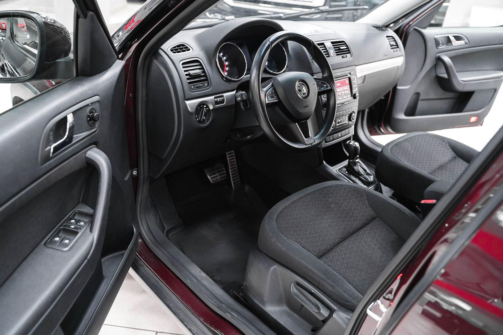 Skoda Yeti 2013, пурпурный, ДЦ Орехово
