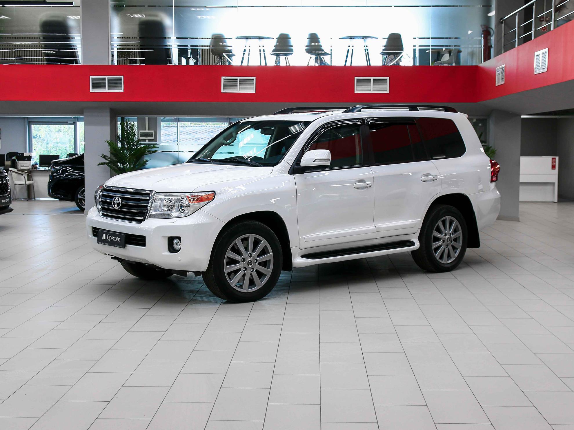 Toyota Land Cruiser 2013, белый, ДЦ Орехово