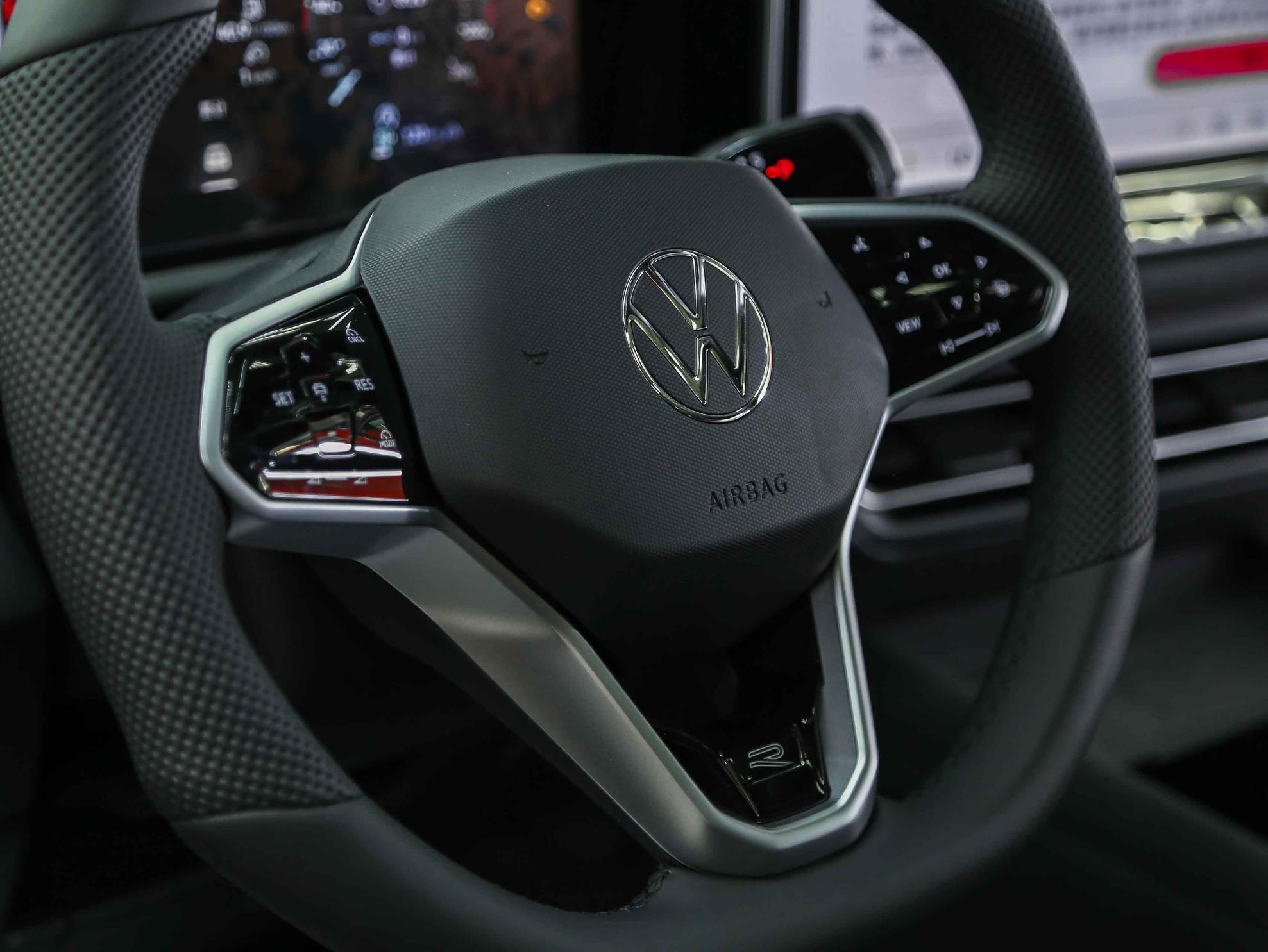 Volkswagen Tiguan 2026, серый, ДЦ Орехово
