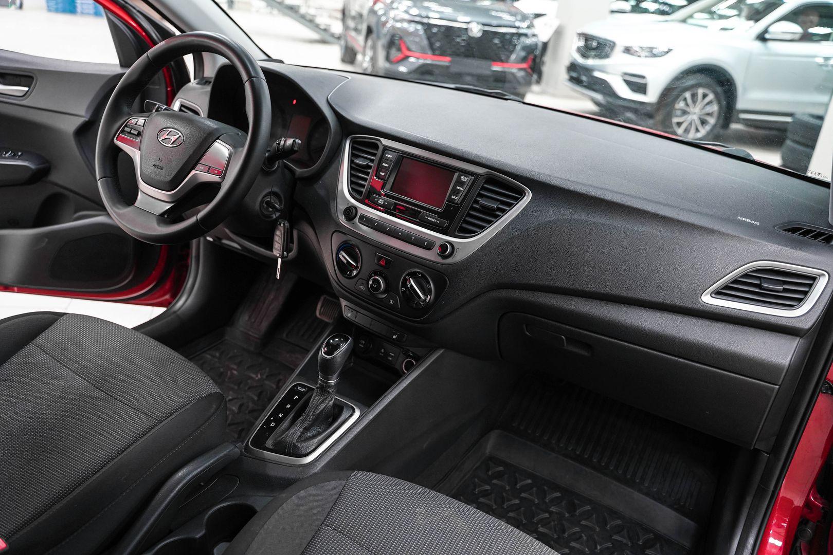Hyundai Solaris 2018, красный, ДЦ Орехово