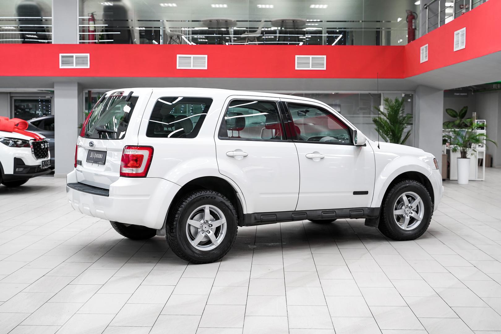 Ford Escape 2008, белый, ДЦ Орехово