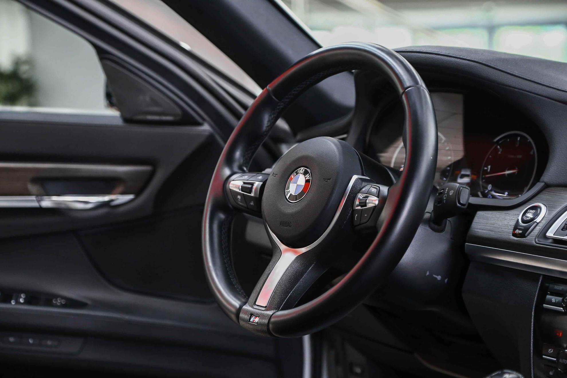 BMW 7 серии 2014, белый, ДЦ Орехово