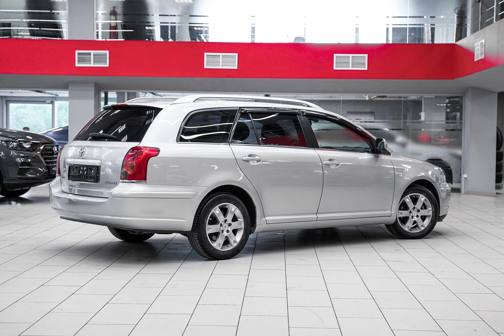 Toyota Avensis 2004, серебряный, ДЦ Орехово
