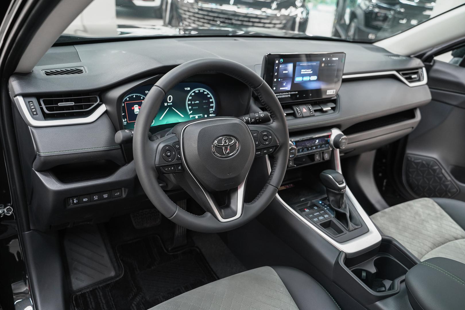 Toyota RAV4 2025, черный, ДЦ Орехово
