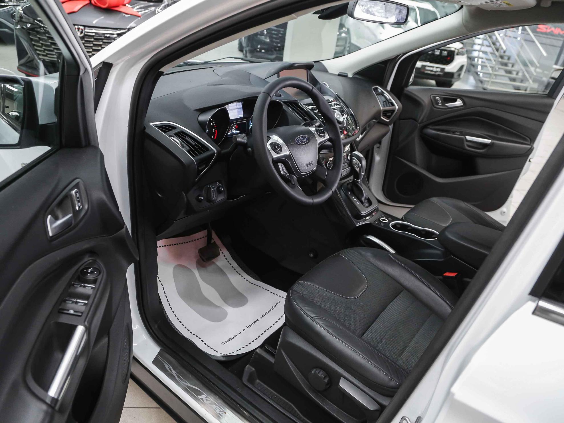 Ford Kuga 2014, белый, ДЦ Орехово