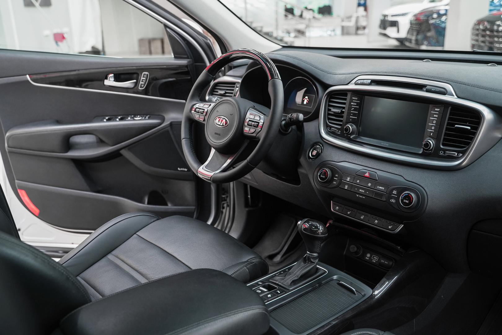 Kia Sorento 2016, серебряный, ДЦ Орехово