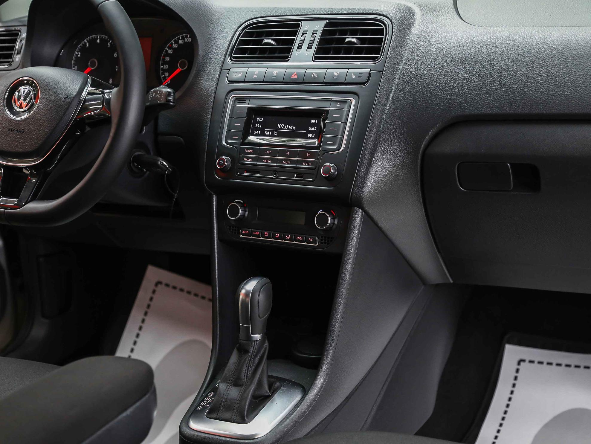 Volkswagen Polo 2017, серебряный, ДЦ Орехово