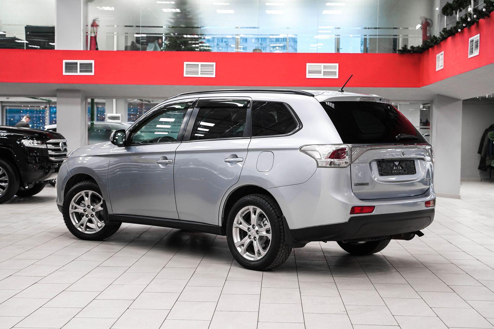 Mitsubishi Outlander 2012, серебряный, ДЦ Орехово