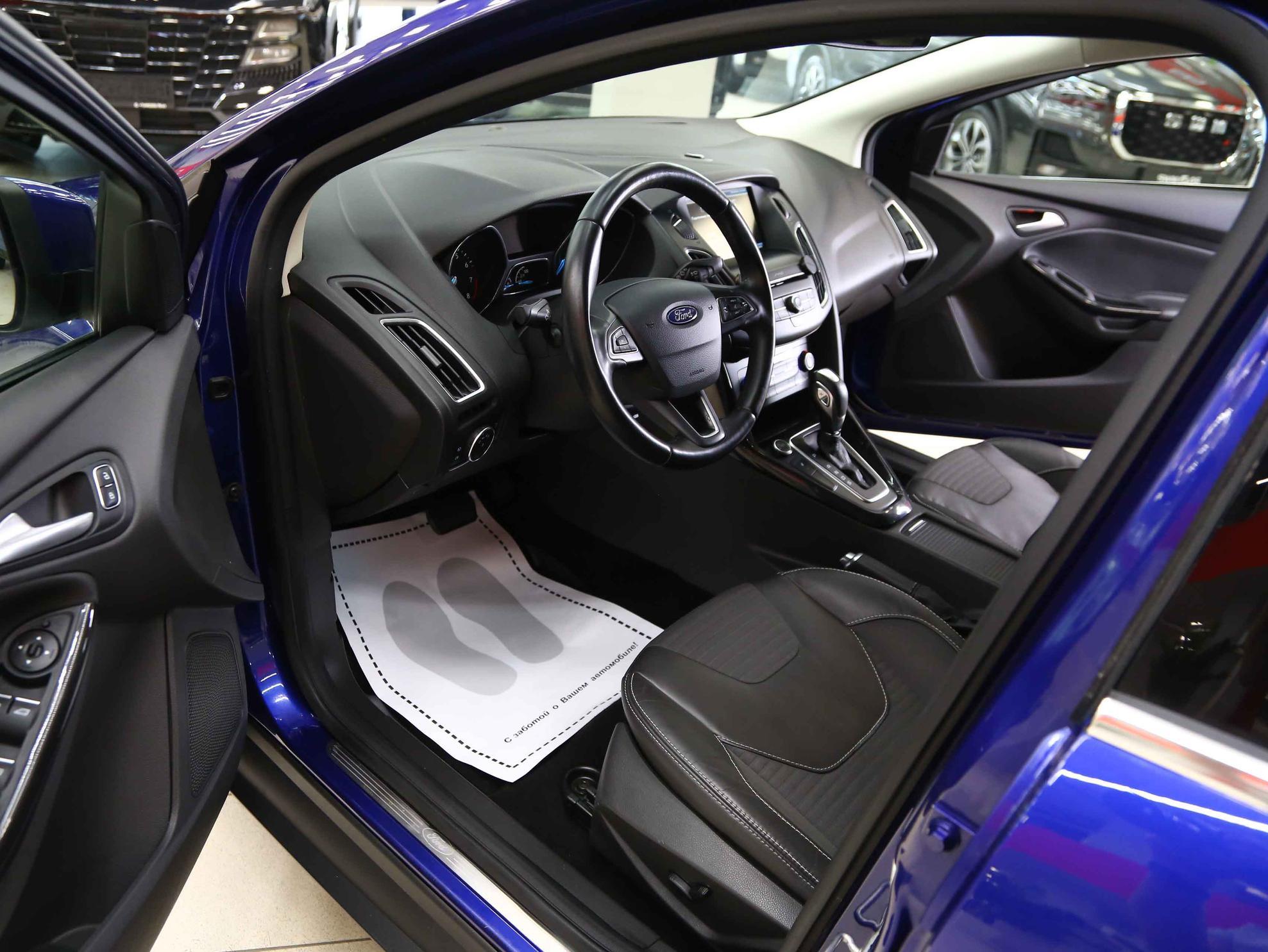 Ford Focus 2017, синий, ДЦ Орехово