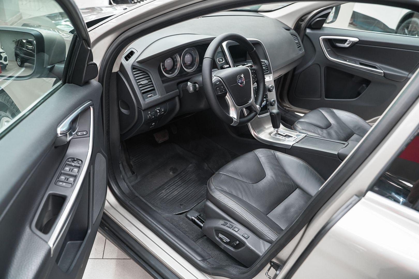 Volvo XC60 2012, бежевый, ДЦ Орехово