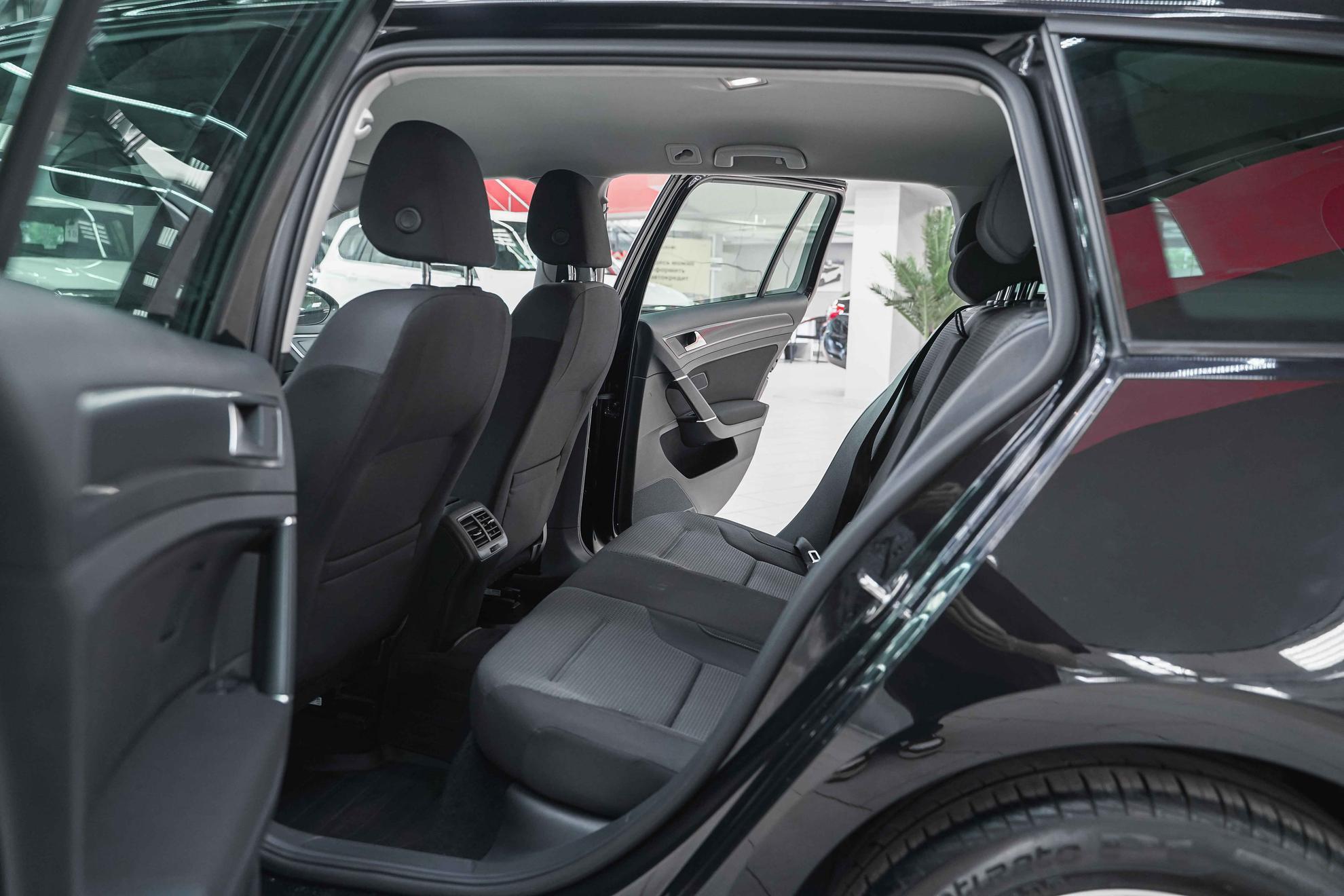 Volkswagen Golf 2019, черный, ДЦ Орехово