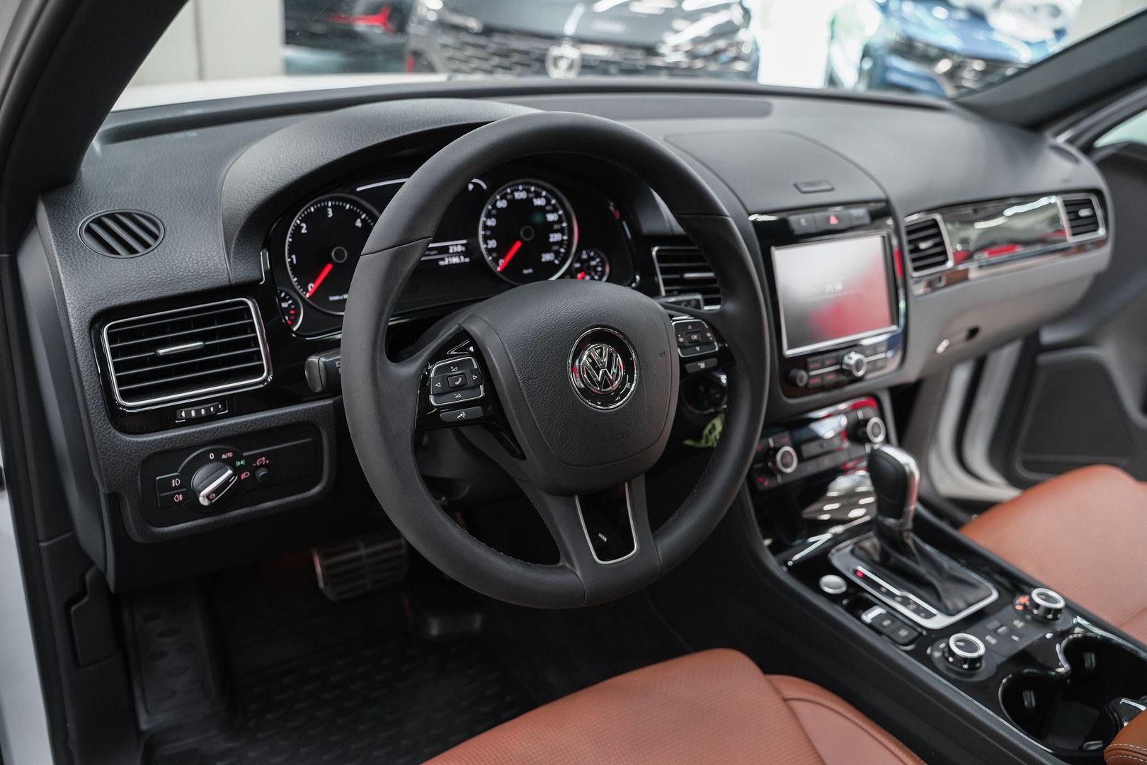 Volkswagen Touareg 2014, белый, ДЦ Орехово