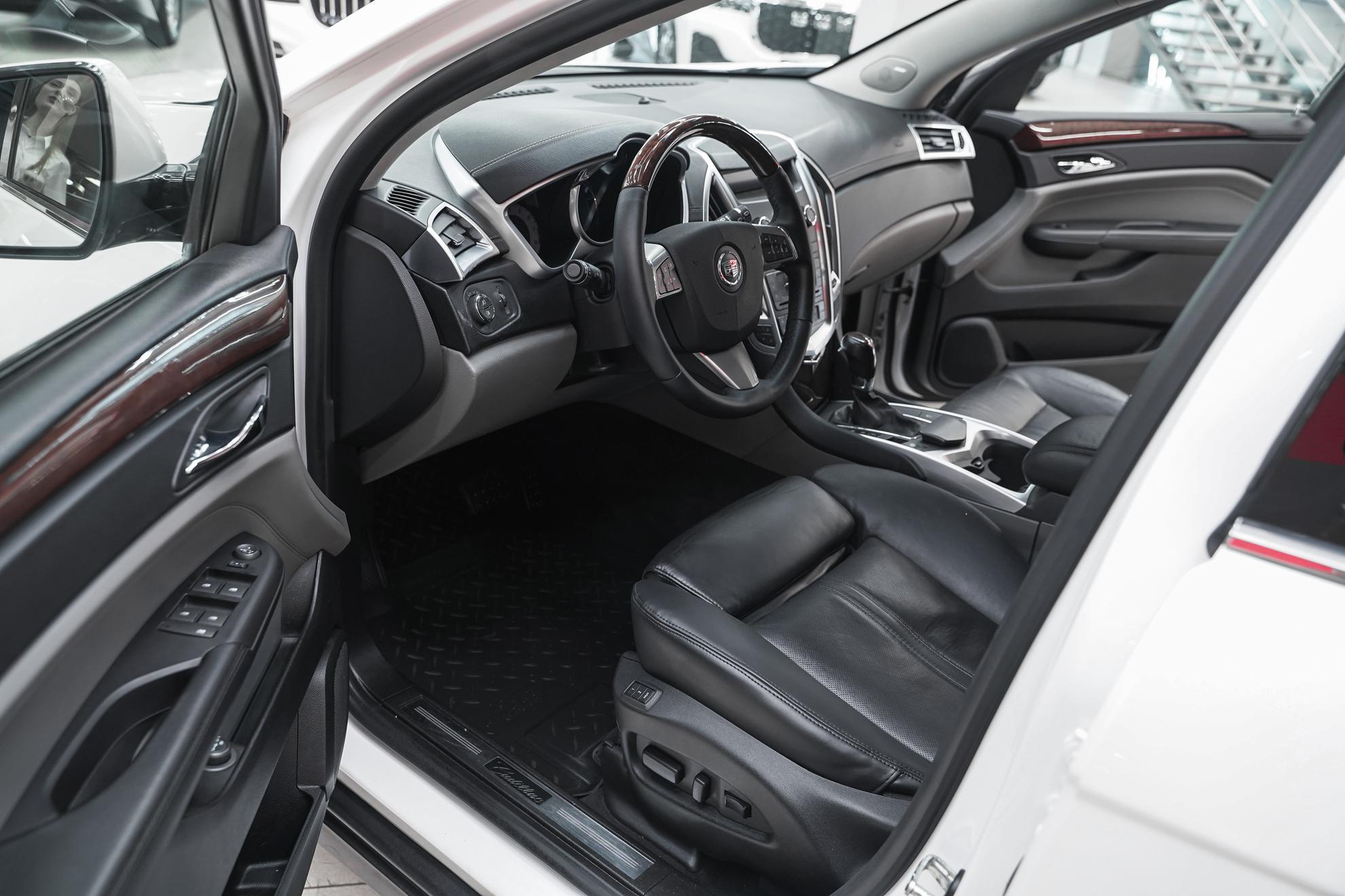 Cadillac SRX 2011, белый, ДЦ Орехово