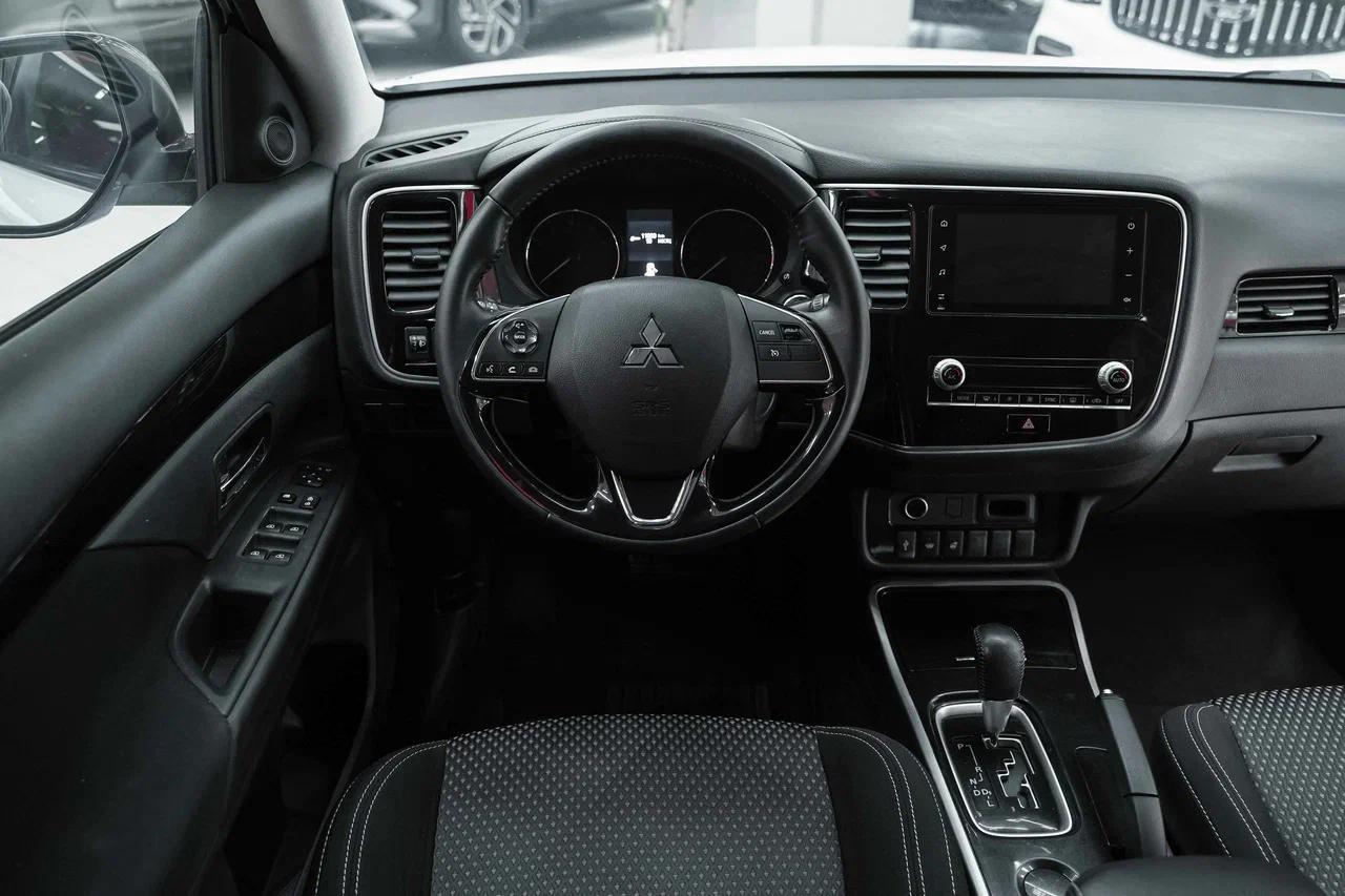 Mitsubishi Outlander 2020, белый, ДЦ Орехово