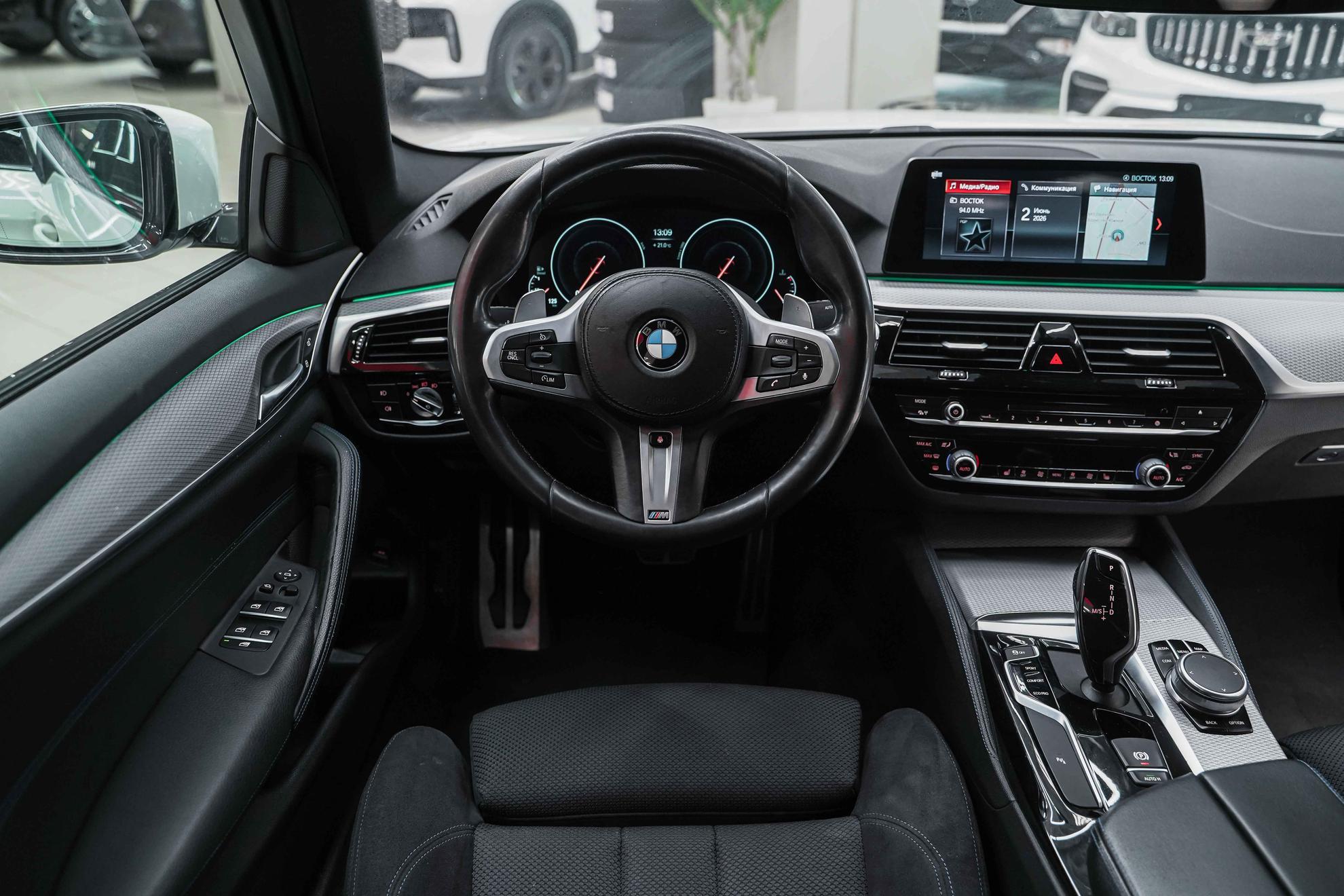 BMW 5 серии 2018, белый, ДЦ Орехово
