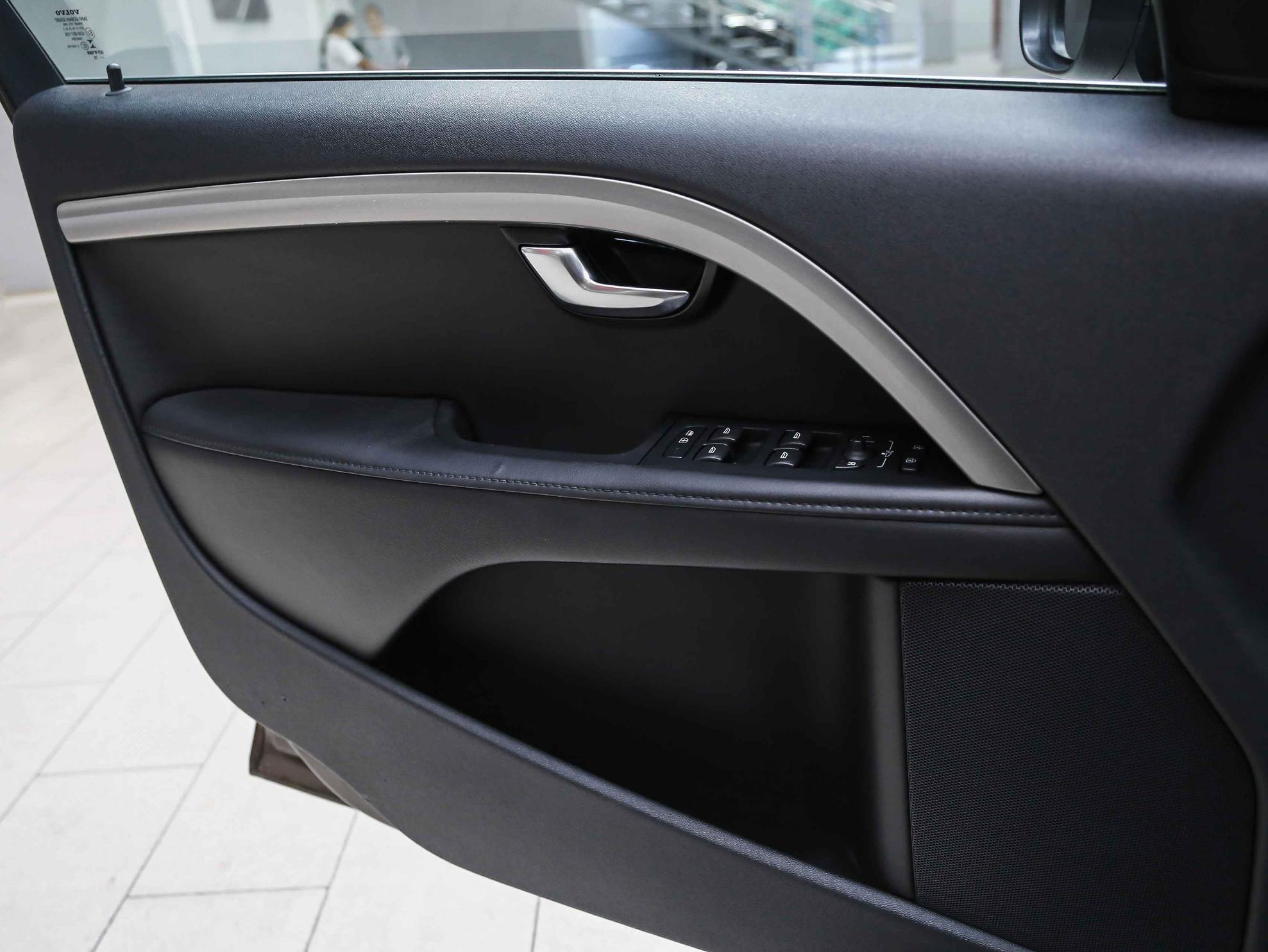 Volvo XC70 2013, серый, ДЦ Орехово