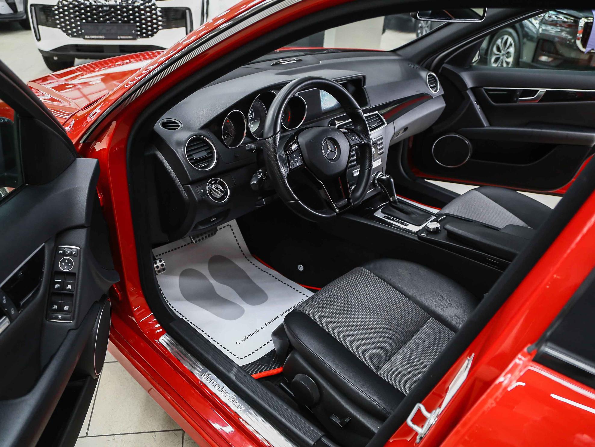 Mercedes-Benz C-Класс 2011, красный, ДЦ Орехово