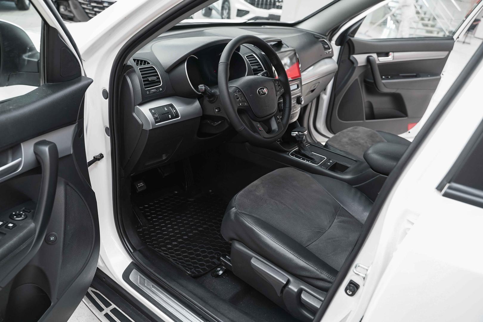 Kia Sorento 2012, белый, ДЦ Орехово