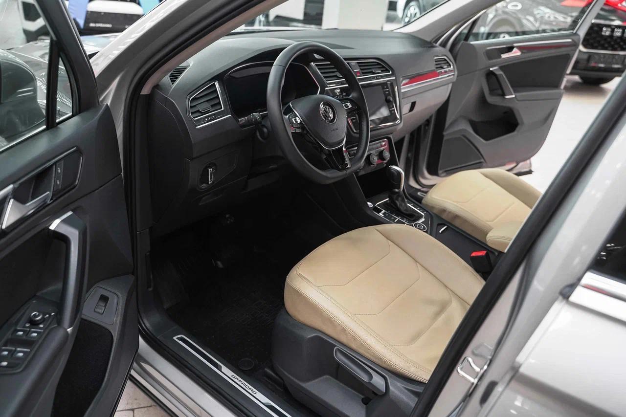 Volkswagen Tiguan 2017, серебряный, ДЦ Орехово