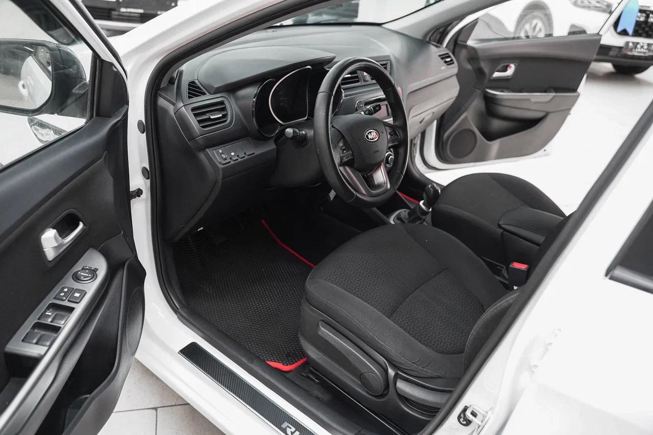 Kia Rio 2011, белый, ДЦ Орехово