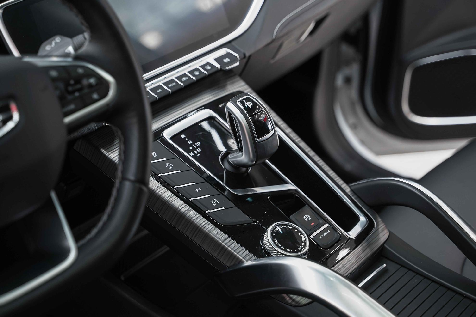 Geely Atlas Pro 2023, белый, ДЦ Орехово