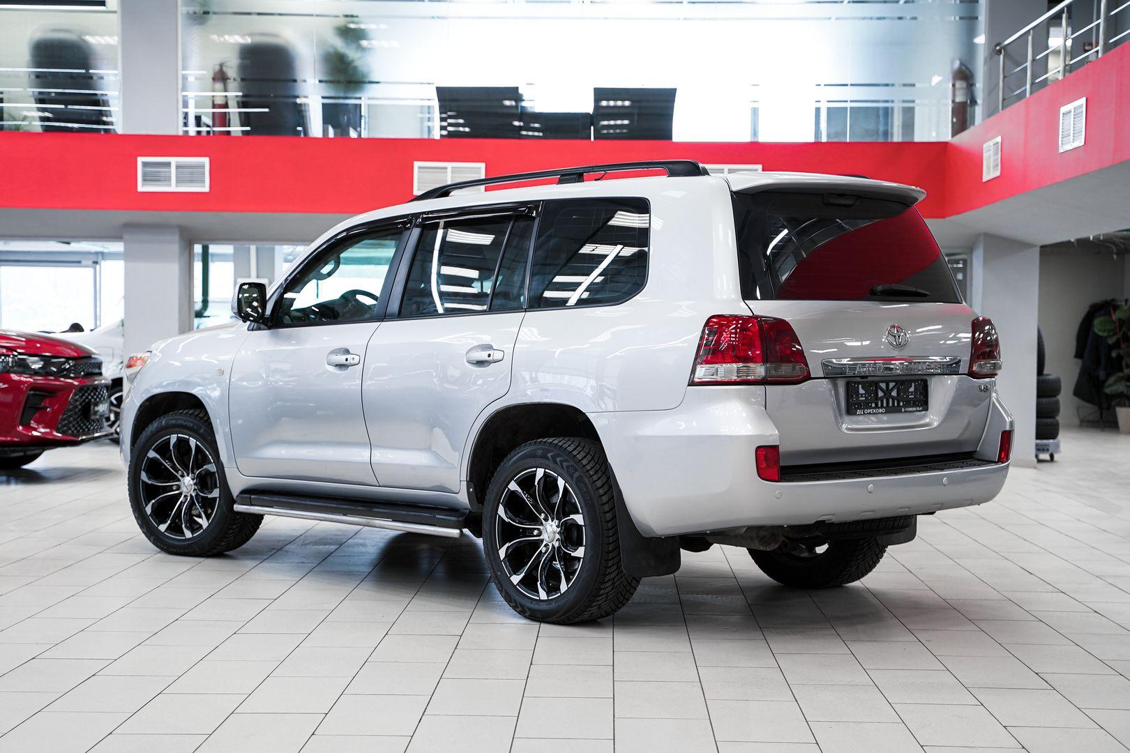 Toyota Land Cruiser 2008, серебряный, ДЦ Орехово