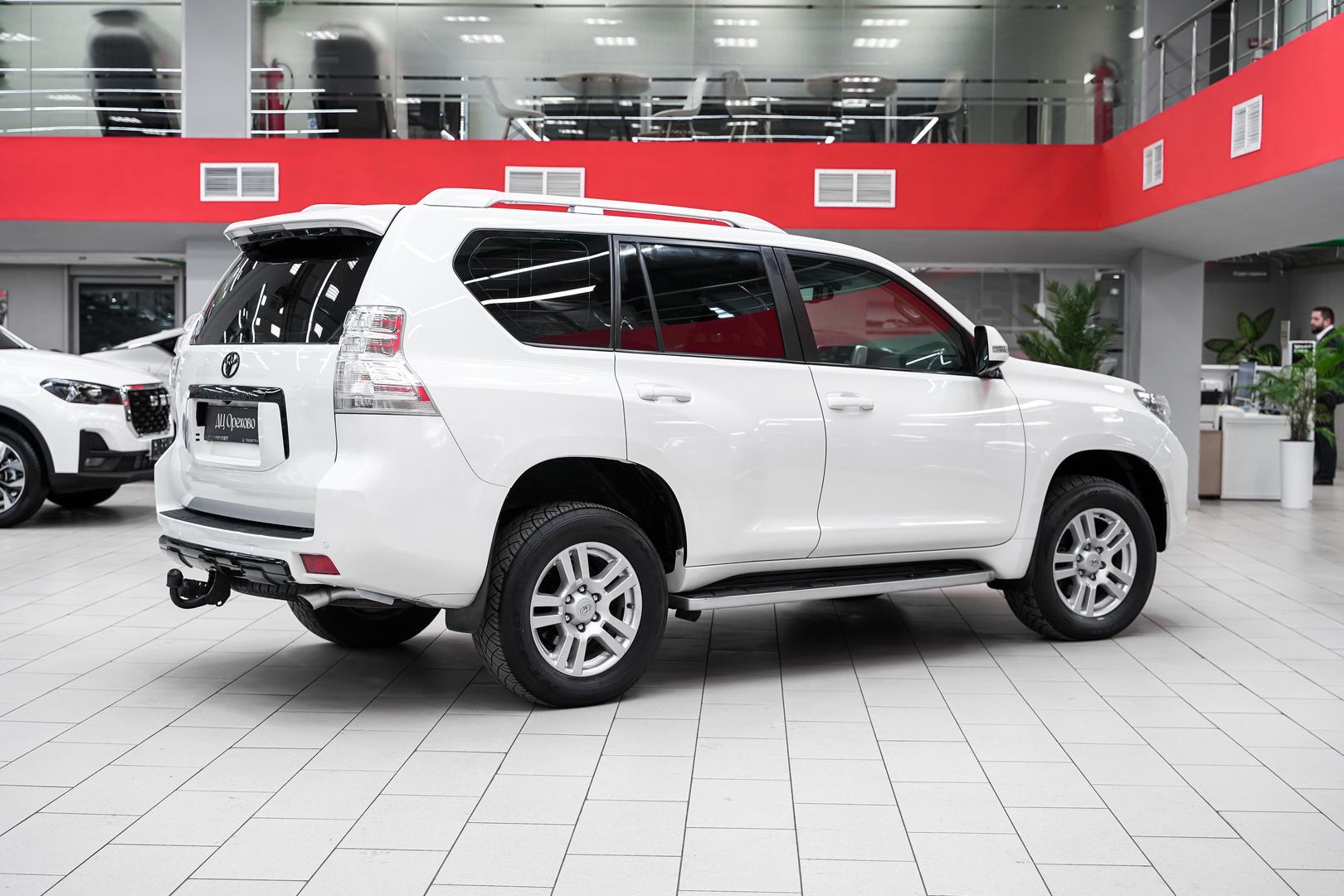 Toyota Land Cruiser Prado 2011, белый, ДЦ Орехово