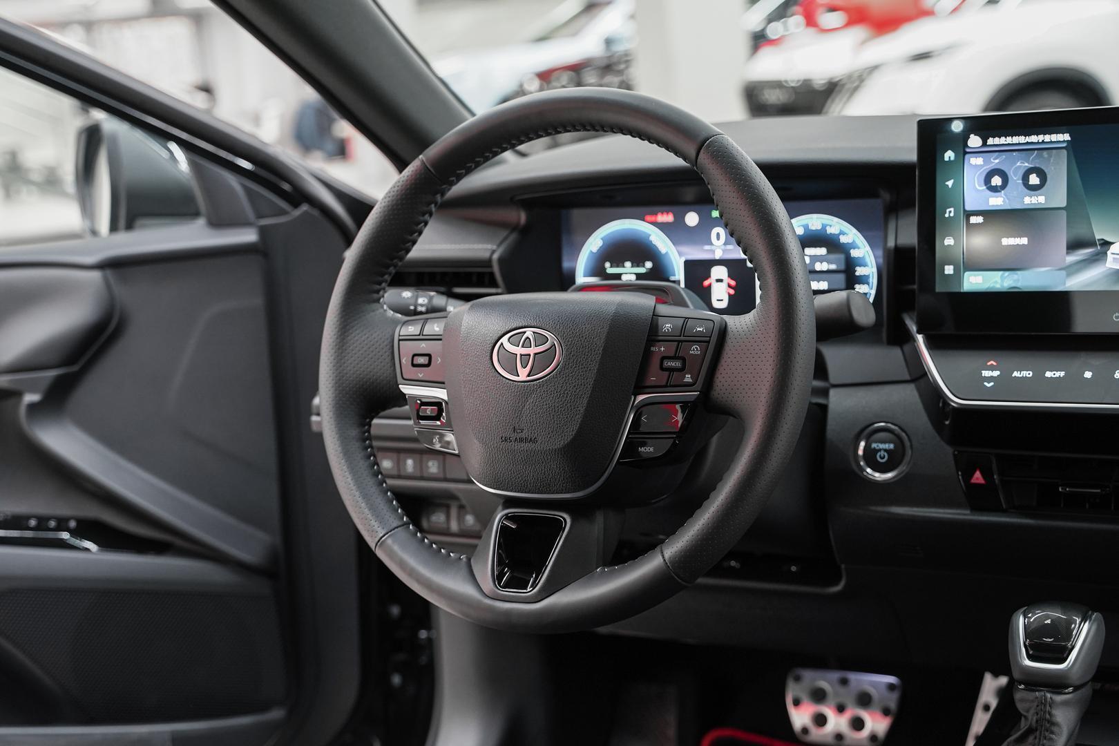 Toyota Camry 2025, черный, ДЦ Орехово