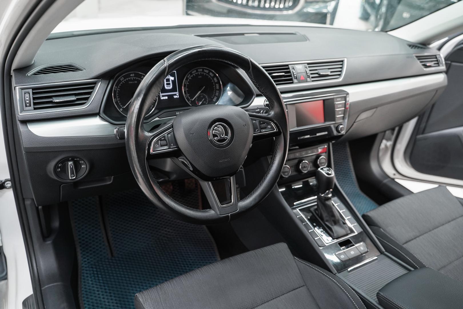 Skoda Superb 2016, белый, ДЦ Орехово