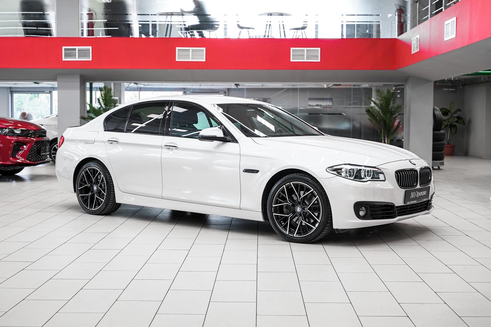 BMW 5 серии 2015, белый, ДЦ Орехово
