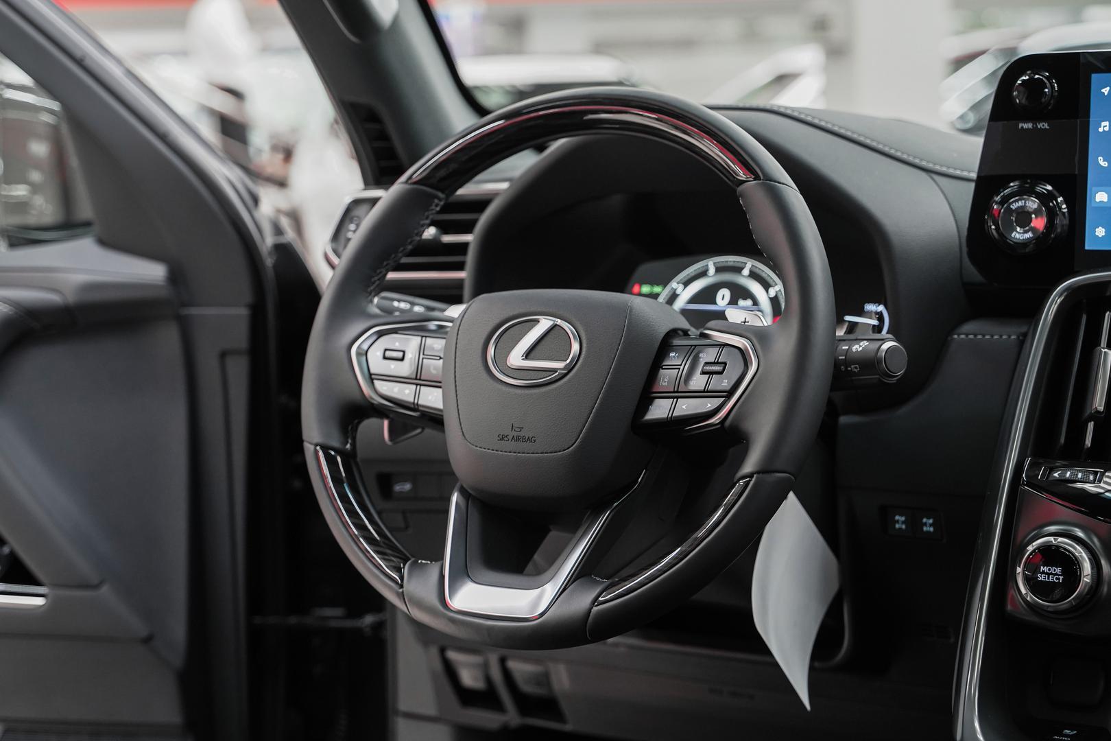 Lexus LX 2025, черный, ДЦ Орехово
