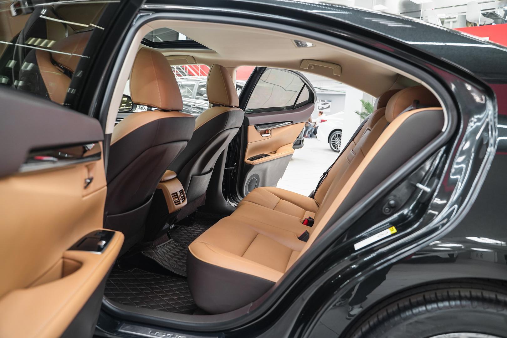 Lexus ES 2017, черный, ДЦ Орехово