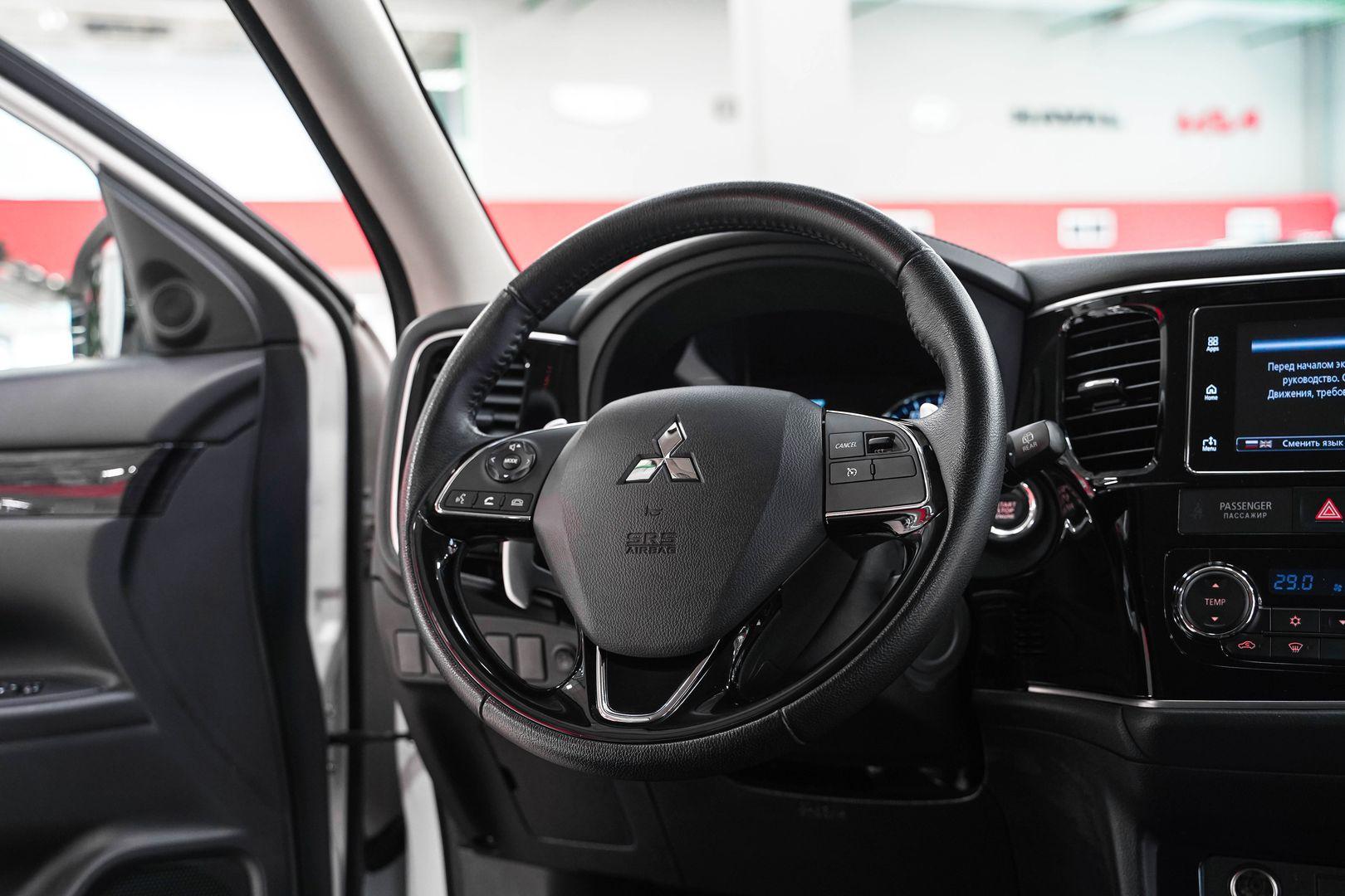 Mitsubishi Outlander 2018, белый, ДЦ Орехово