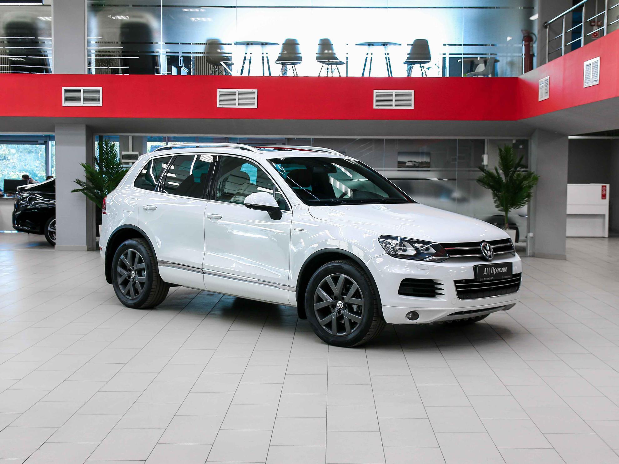 Volkswagen Touareg 2013, белый, ДЦ Орехово